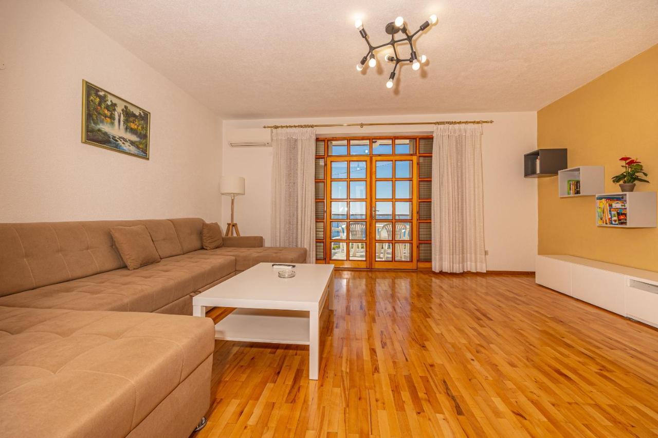 Apartments Francoise Crikvenica Eksteriør billede